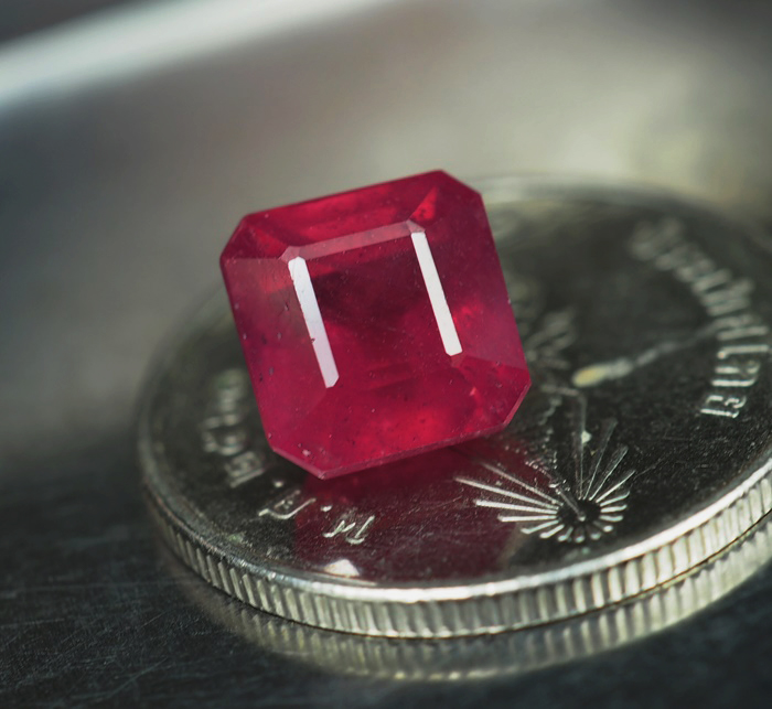 พลอยทับทิม (Ruby) 3.55 กะรัตสีชมพู