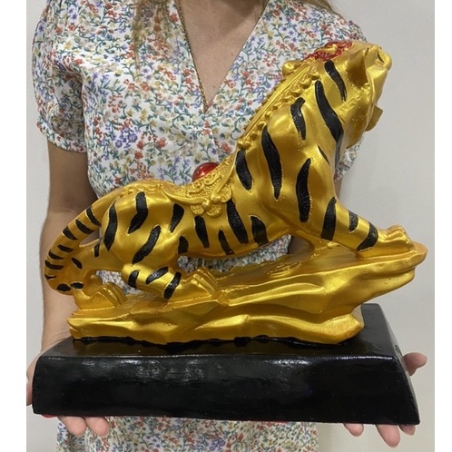 พญาเสือมหาอำนาจ เสริมฮวงจุ้ย ของฝากขึ้นบ้านใหม่ สูง12นิ้ว เสือ กว้าง13นิ้ว