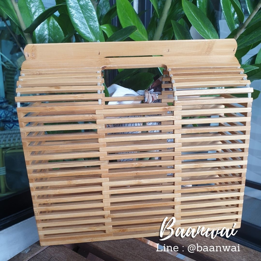 กระเป๋าสานไม้ไผ่ ทรงเหลี่ยม ขนาด 8 x 26 x 25 cm (โบว์ Random)