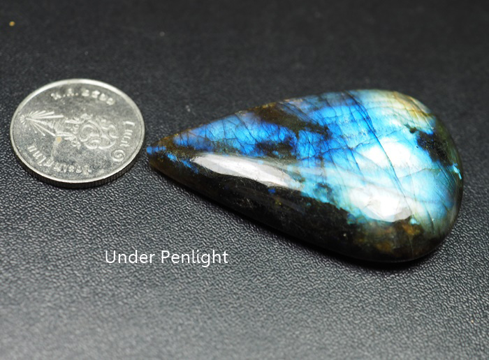 พลอยลาบราโดไรท์ (Labradorite) 80.15 กะรัตขนาดใหญ่