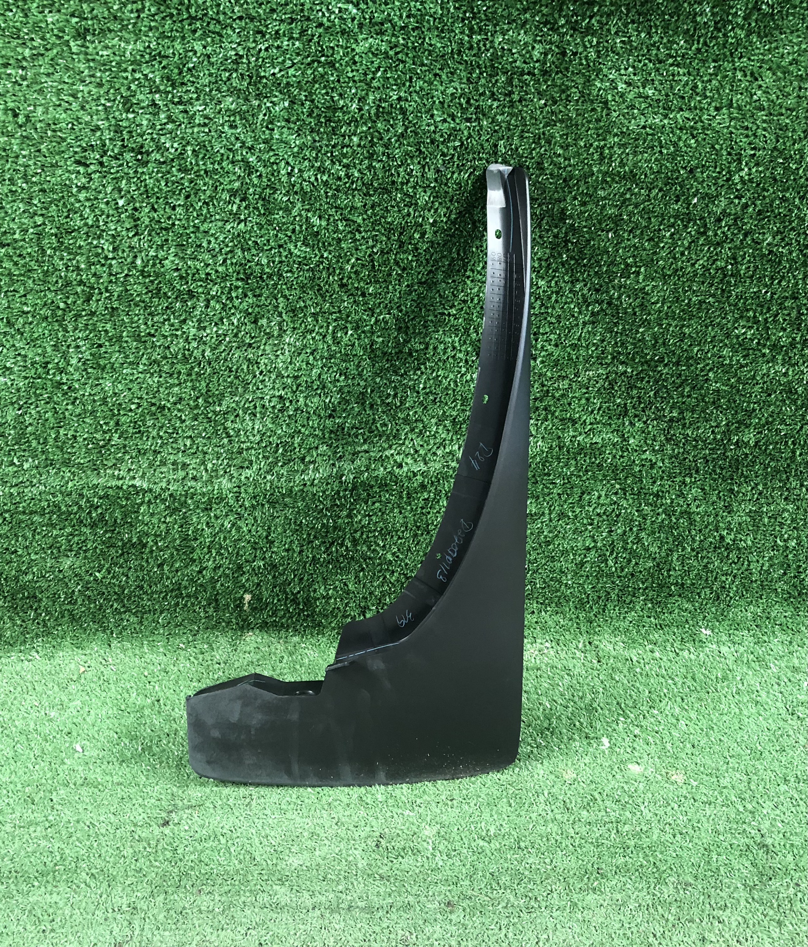 ยางบังโคลนหน้า R Nissan Navara 2006-12