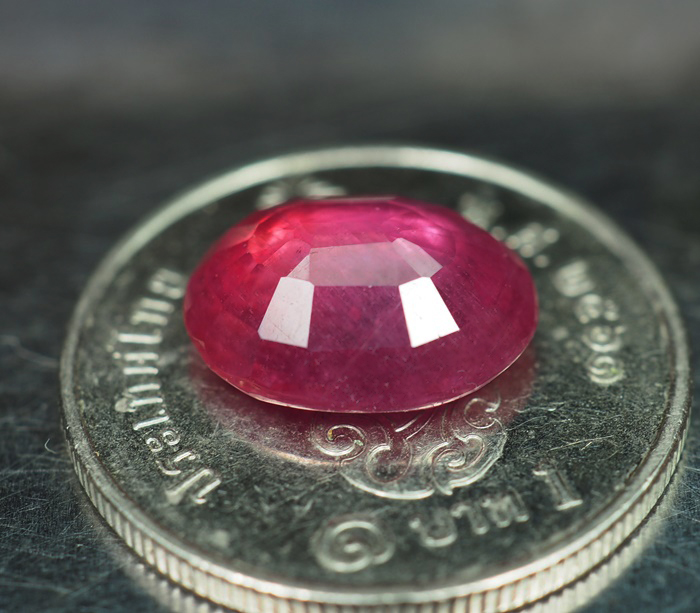 พลอยทับทิม (Ruby) 4.10 กะรัตสีชมพูแดงม่วง