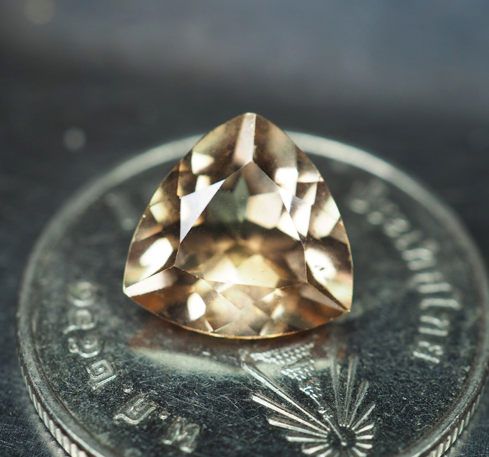 โทแพซสีแชมเปญ (Champagne Topaz) 2.67 กะรัต AAA