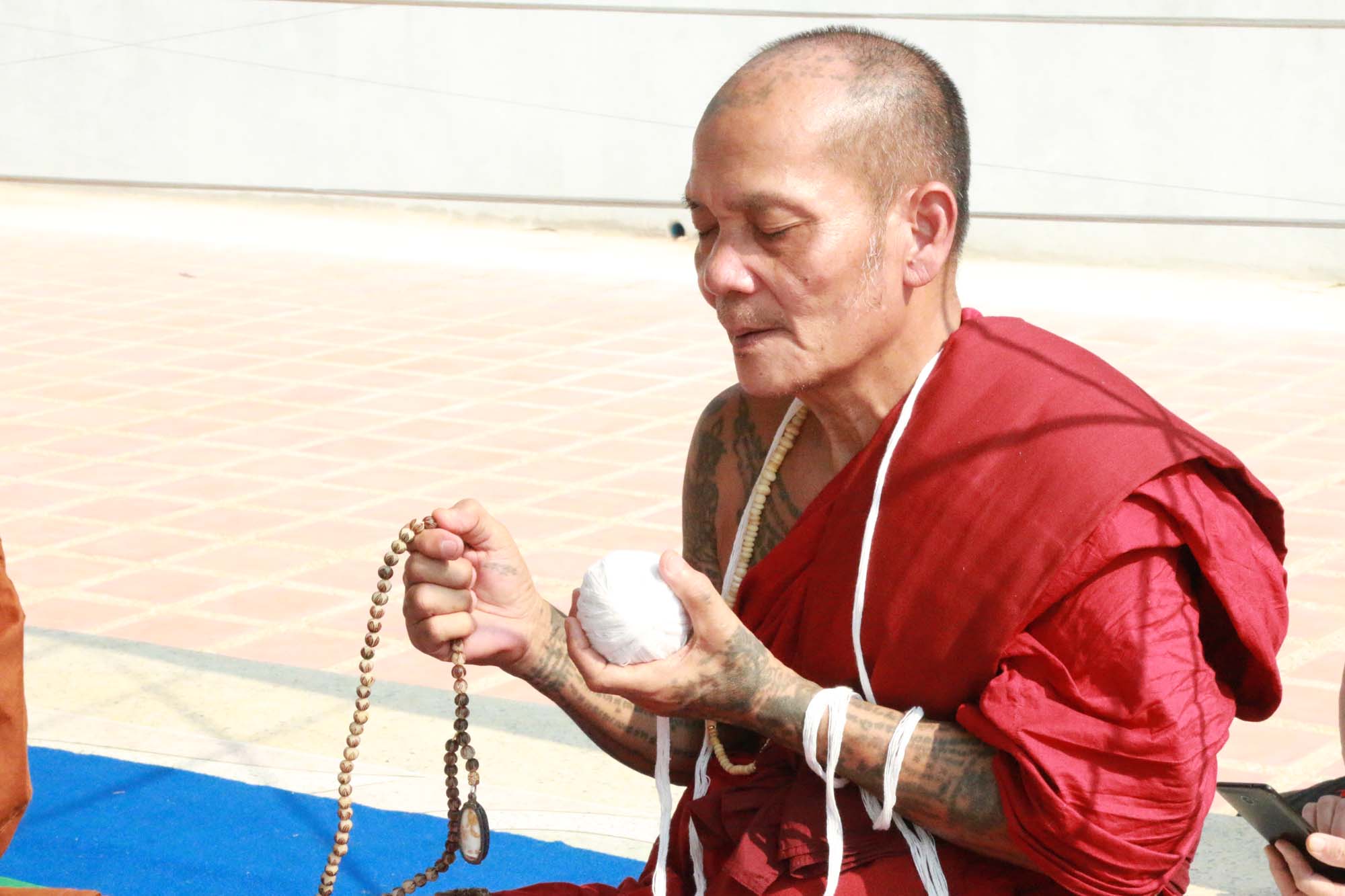 เหรียญพระพุทธชินราช(1) รุ่นมหาลาภ หลวงปู่อุดมทรัพย์ สำนักสงฆ์เวฬุวัน ศรีสะเกศ เนื้อทองฝาบาตร ปี 2563