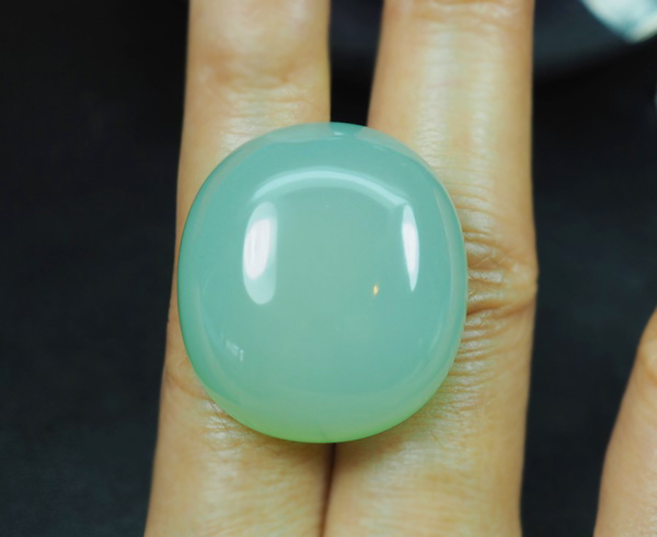 คาลซิโดนีสีเขียว (Chalcedony) 82.35 กะรัต
