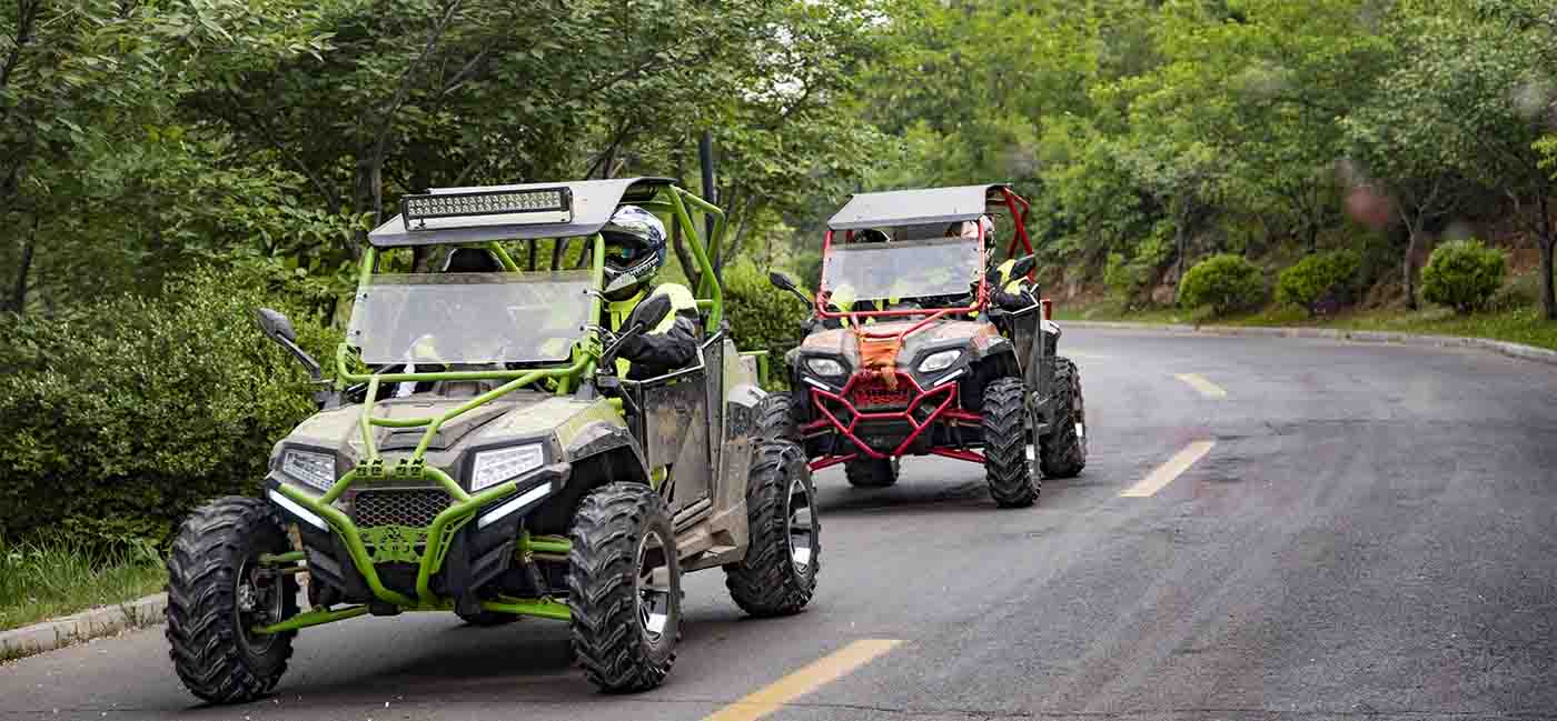UTV 250CC ขับเคลื่อนด้วยระบบเพลาหลัง+เกียร์ออโต้ F/N/R พร้อมอ๊อฟชั่นล้อแม็กซ์+ยางใหญ่ +หลังคาไฟเบอร์+กระจกหน้า+กันชน+ไฟครบเซ๊ต
