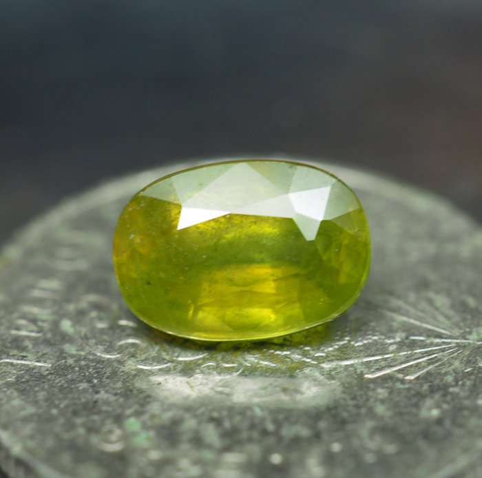 พลอยแท้สฟีน (Sphene) 2.25 กะรัต