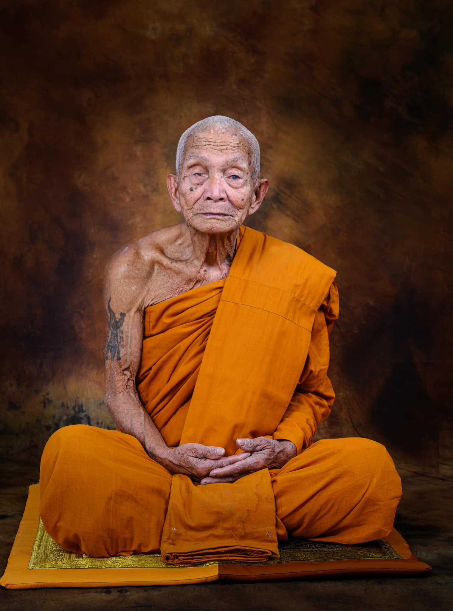 พระปิดตามหาลาภ รวยทันใจ(2) หลวงปู่หลิน สำนักสงฆ์บ่อศิลาหงษ์ทอง มุกดาหาร เนื้อผง เหล็กน้ำพี้ สีน้ำตาล ปี 2561