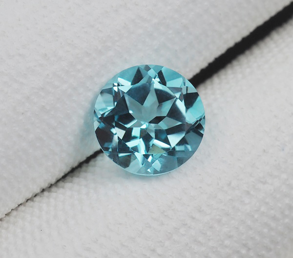 โทปาสสีฟ้าอ่อน (Topaz) 3.35 กะรัต