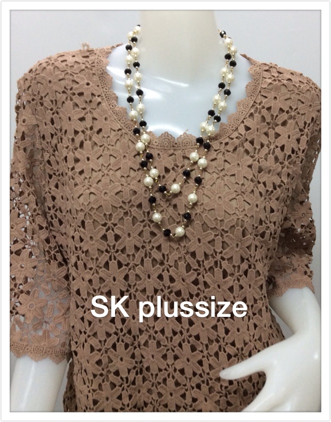 เสื้อลูกไม้ตัวยาว สีน้ำตาล รอบอก 46 นิ้ว