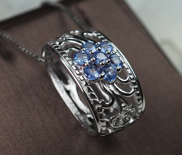 จี้ไวโอเล็ต (Violet Blue) 1.05 กะรัตแบบเก๋