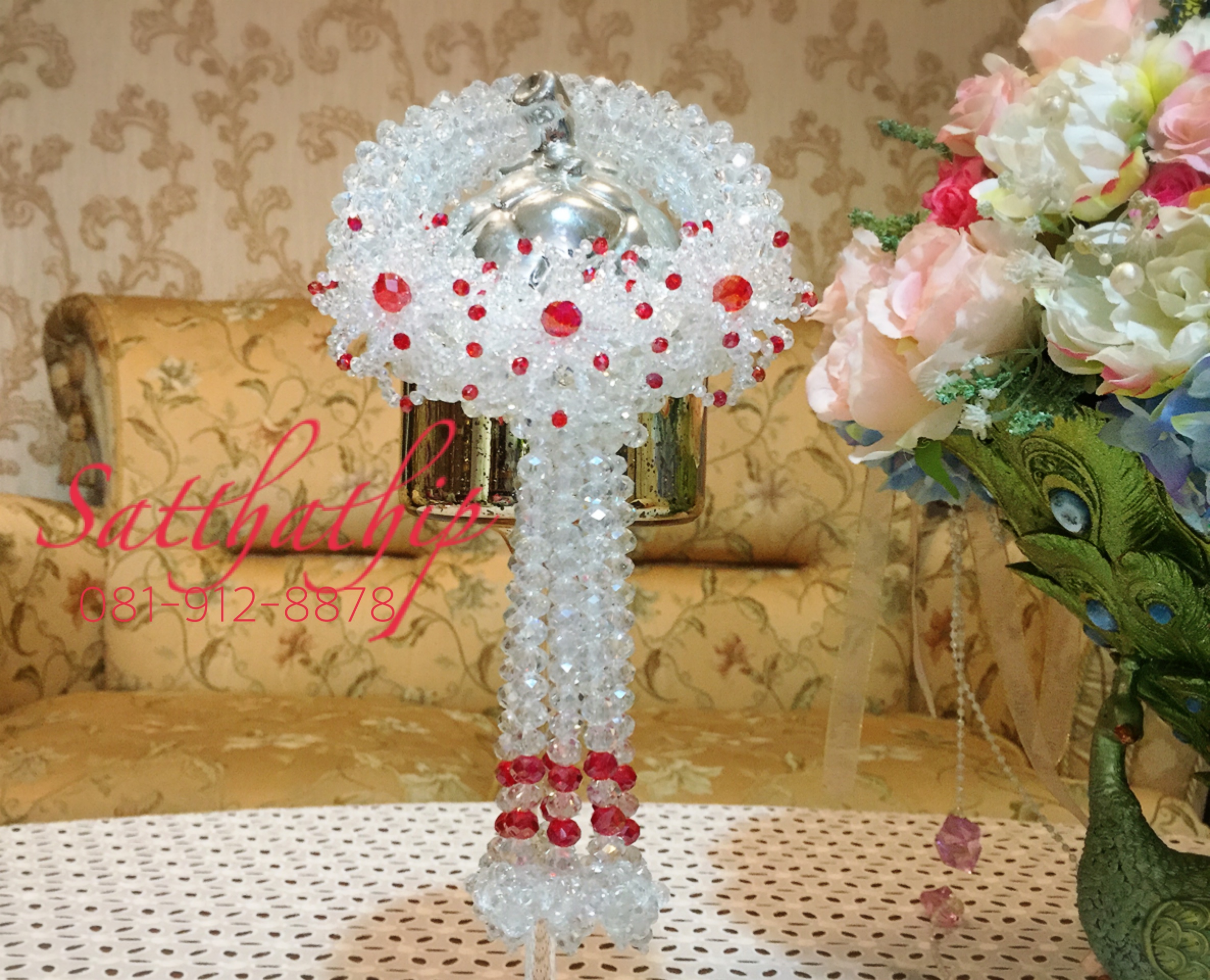 พวงมาลัยคริสตัล ยกดอก สีโทนขาว แดง - Crystal Garland
