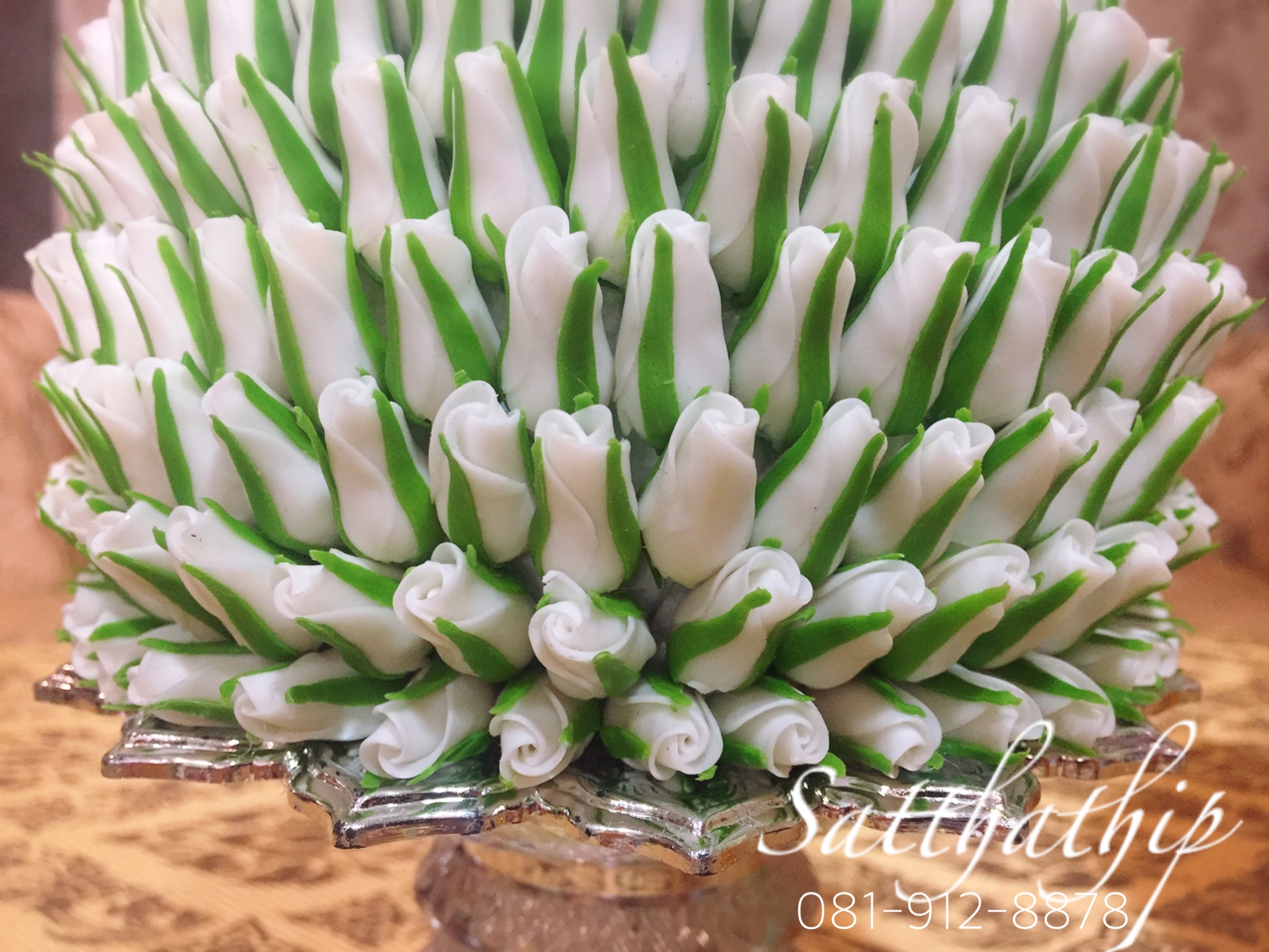 พานพุ่มดอกกุหลาบ ประดิษฐ์จากดิน [ุ6.5 นิ้ว 2,800 บาท/คู่]