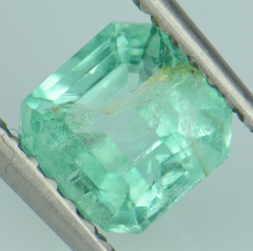 พลอยมรกตดิบ (Emerald) 0.90 กะรัต No oil