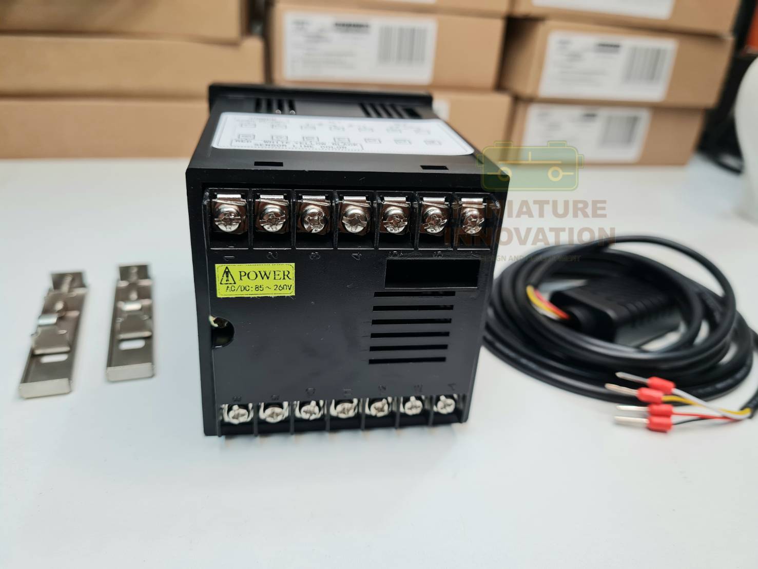 เครื่องควบคุมความชื้นและอุณหภูมิแบบดิจิตอล Digital temperature and humidity controller 72X72mm