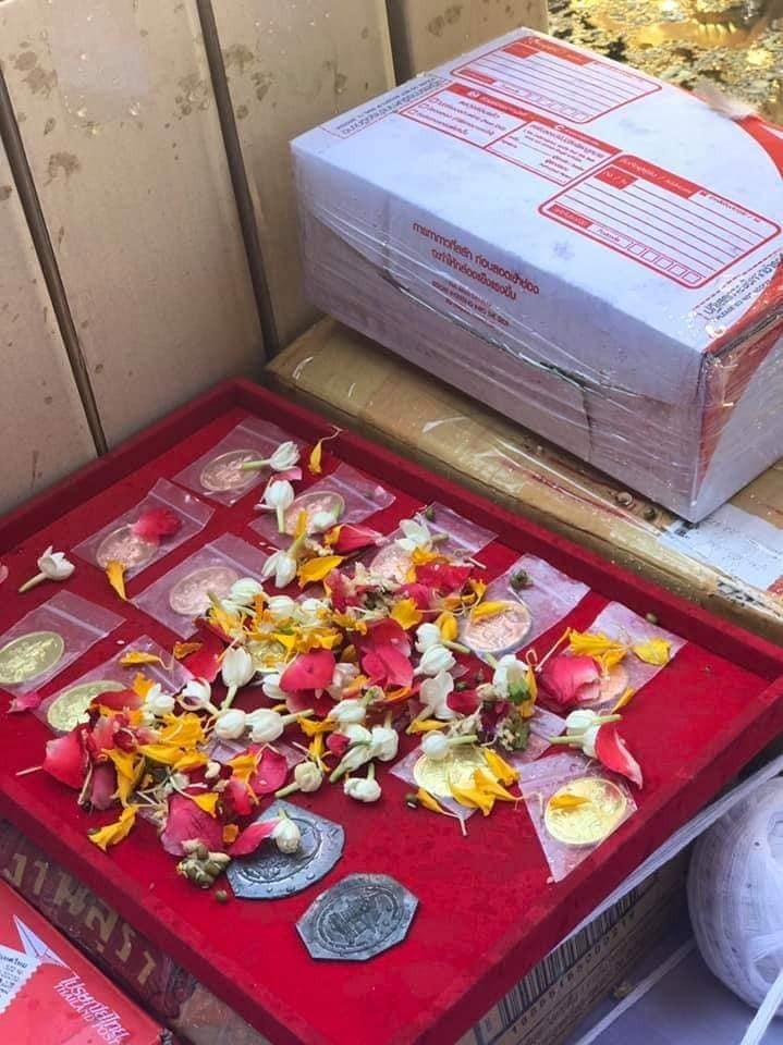 เหรียญองค์พ่อ พระวิษณุกรรม ช่างกลสยาม รุ่นสร้างศาลาที่ประทับ ณ.วัดโกมุทพุทธรังษี เนื้อทองเหลือง ปี 2562