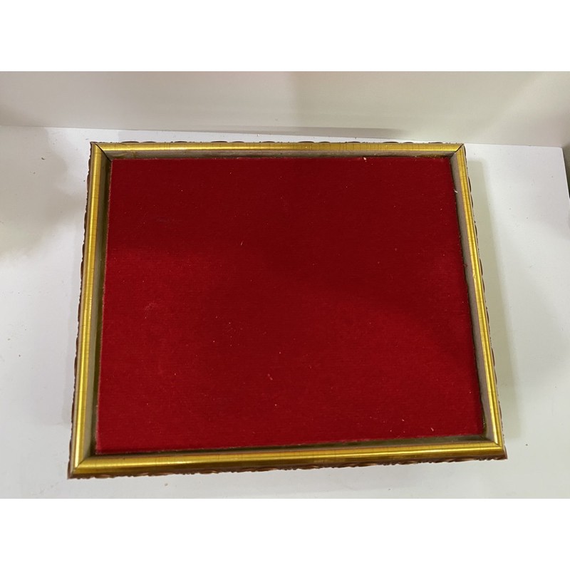 ฐานรองพระกำมะหยี่สีแดง ฐานพระ กรอบไม้สีทอง