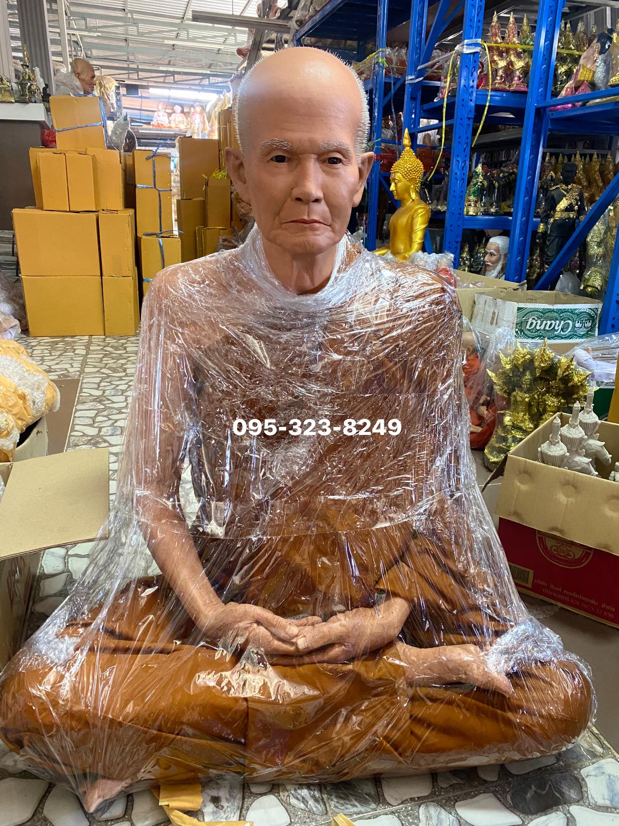 หลวงปู่มั่น ขนาดเท่าองค์จริง หน้าตัก 30 นิ้ว ใส่ตาเทียม ใส่เกศาจริง