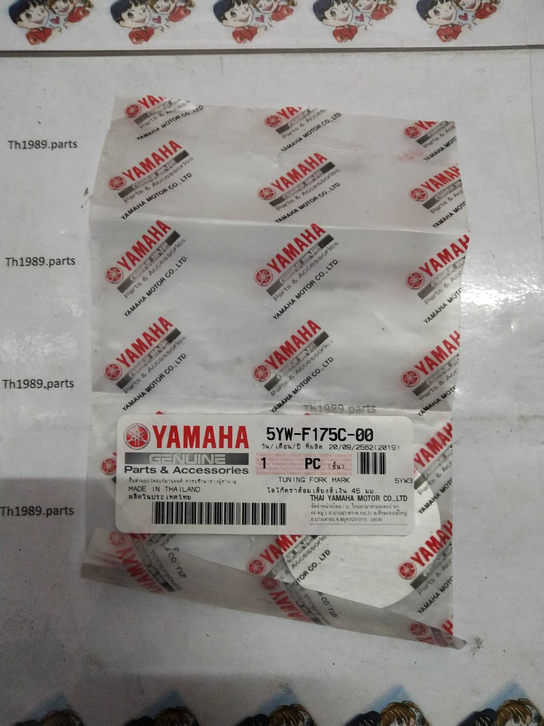 โลโก้ตราส้อมเสียงสีเงิน 45 มม. M-SLAZ , FINN 2018-2020 อะไหล่แท้ YAMAHA 5YW-F175C-00 /5YWF175C0000