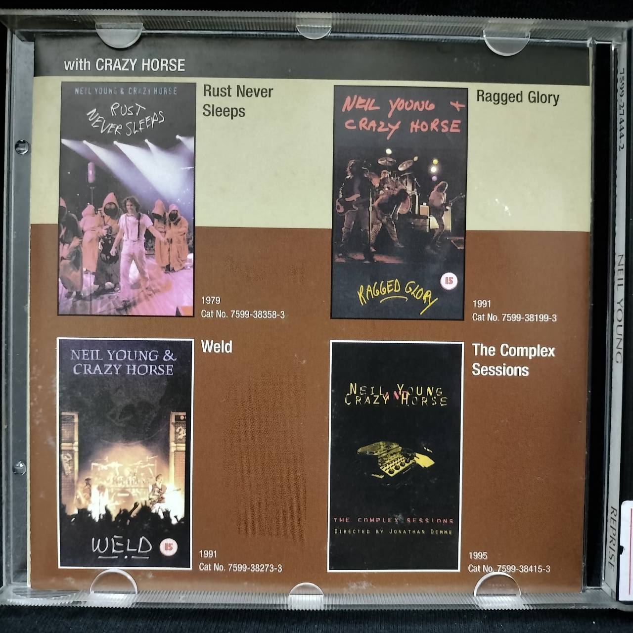 Neil Young – Neil Young / GERMANY / แผ่นด้านสกรีนมีคราบสติ๊กเกอร์ / แผ่นดี