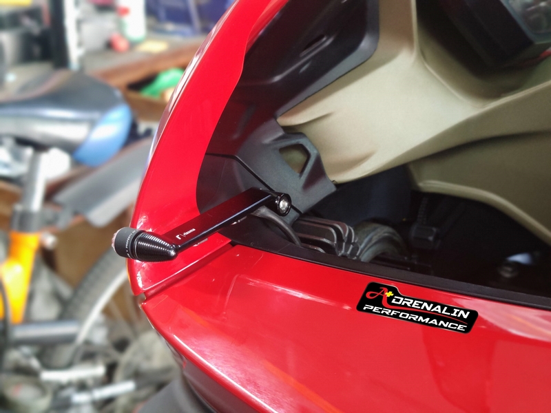 ไฟเลี้ยวหน้า Rizoma แบบ low profile สำหรับ Panigale v2