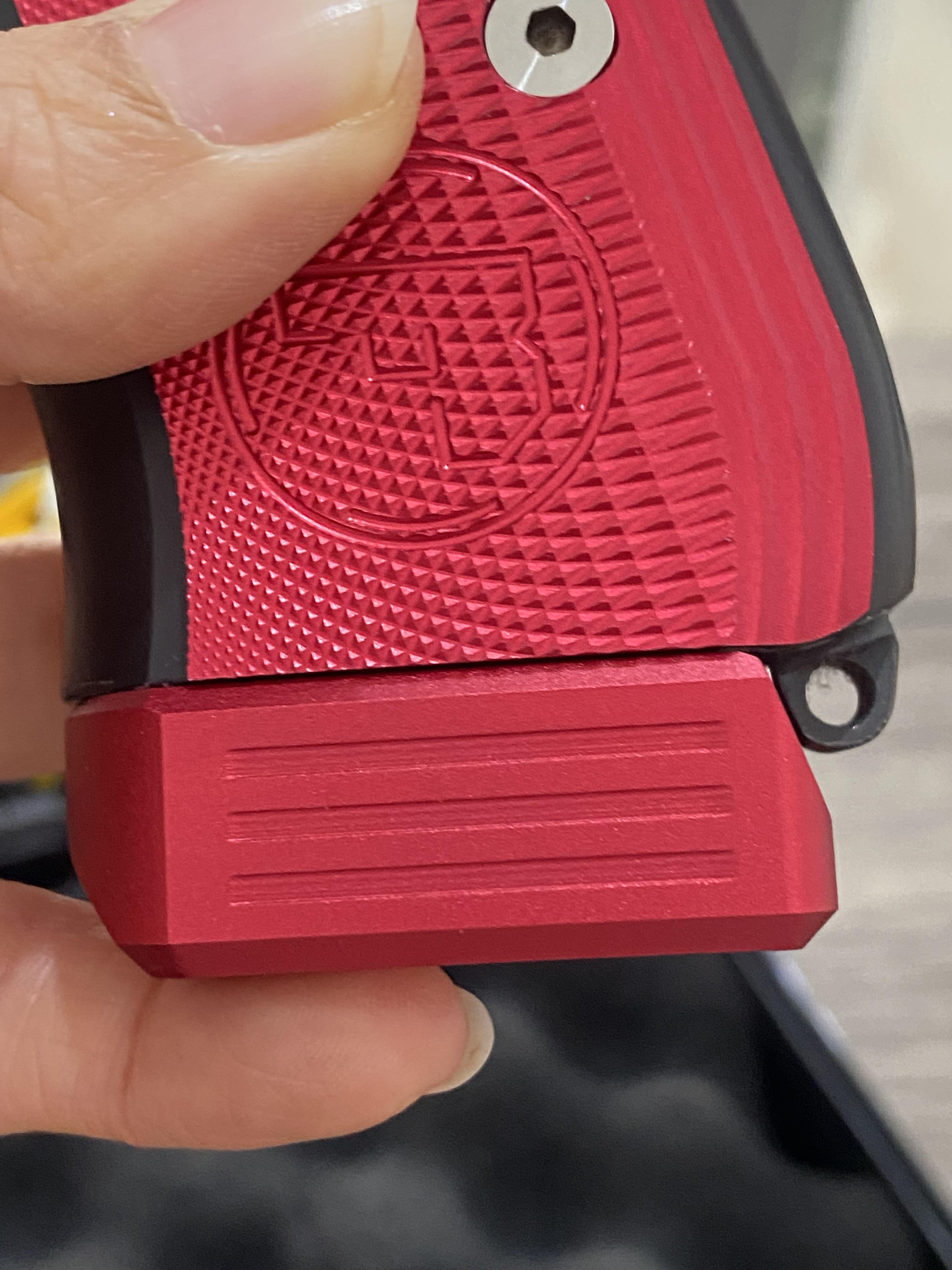 ส้นแม็ก+2นัด CZ75D Compact/P-01 **ท้ายด้ามมีหูร้อยเชือก**