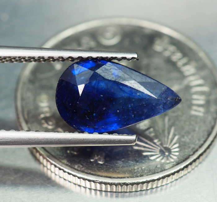 พลอยไพลิน (Blue Sapphire) 2 กะรัต