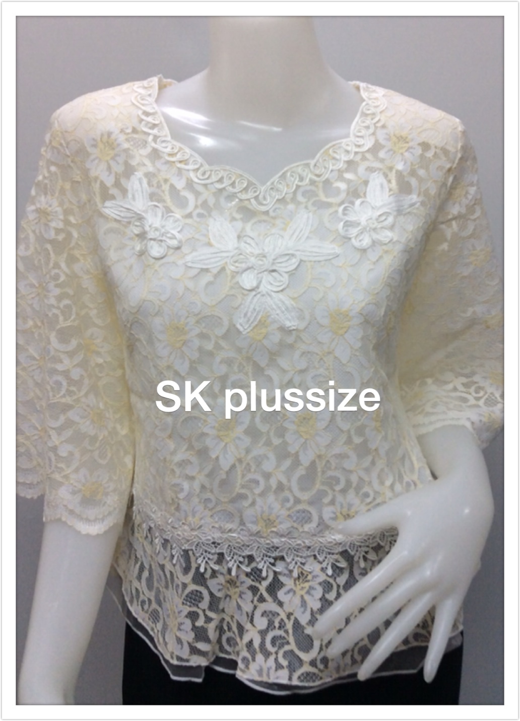 เสื้อลูกไม้ สีครีมทูโทน ชายระบาย รอบอก 34 นิ้ว