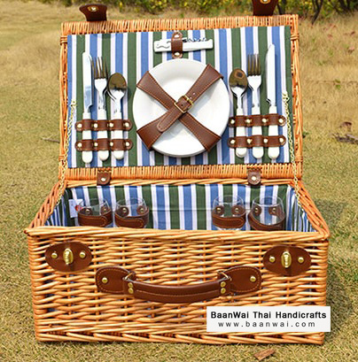 ตะกร้าปิคนิค พร้อมชุดครัว สำหรับ 4 ท่าน