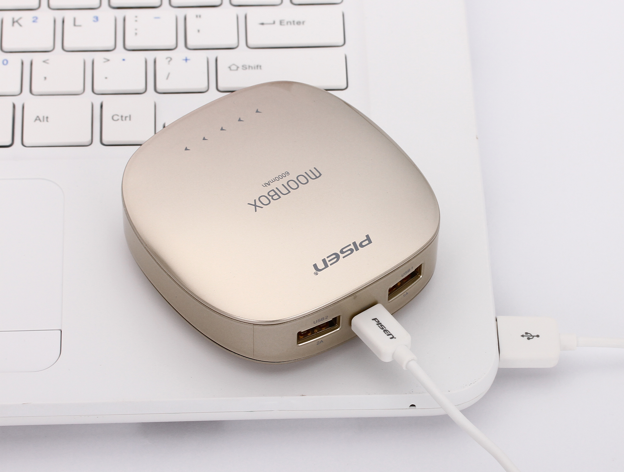 PISEN แบตสำรองแท้ 6,000 mAh พาวเวอร์แบงค์ 2 USB 5V-2A Moon Box Power รุ่น TS-D095 ปุ่มสัมผัสแบบสไลด์ ไฟฉาย LED ส่องสว่างยามค่ำคืนในตัว เก็บประจุเต็มที่ได้ยาวนาน รูปทรงโค้งมน ขนาดกระทัดรัดจับถนัดกระชับมือ - สีทองคำ