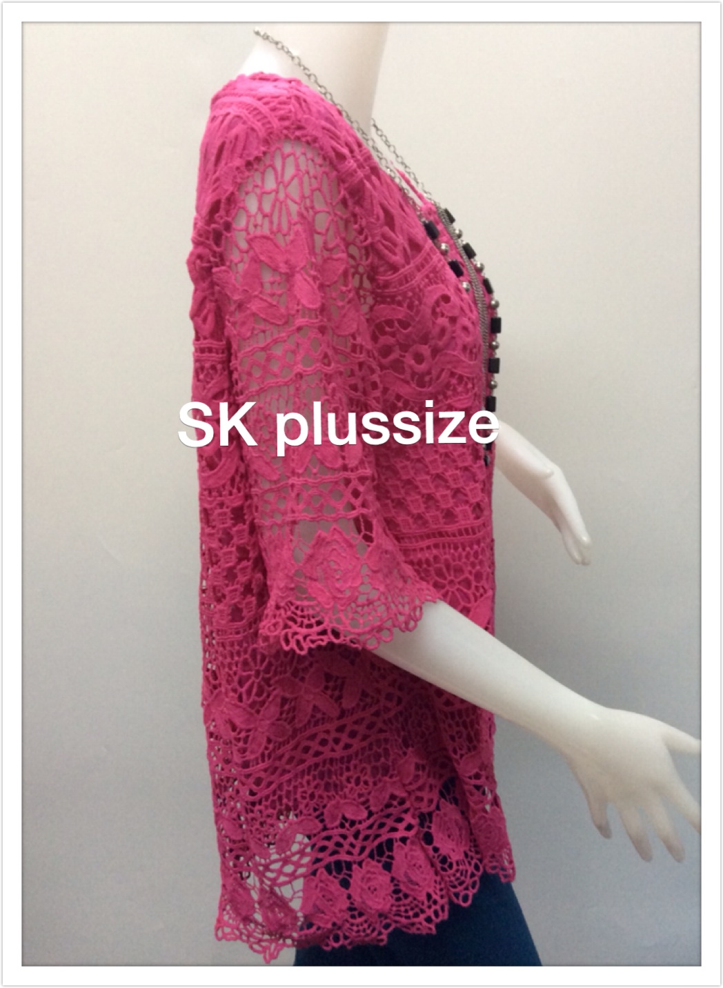 เสื้อลูกไม้ สีบานเย็น คอกลม รอบอก 46 นิ้ว