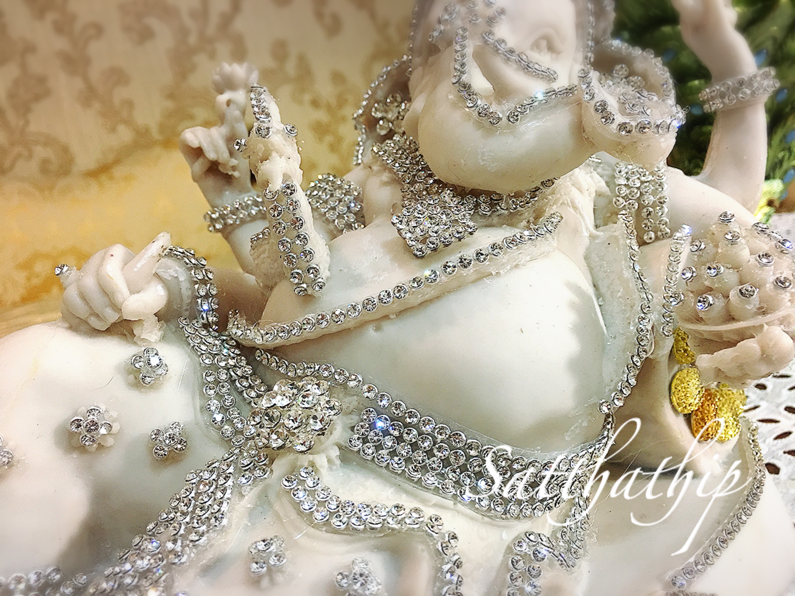 พระพิฆเนศ ปางเสวยสุข (เรซิ่น แต่งองค์) - Ganesha: Lord of Success