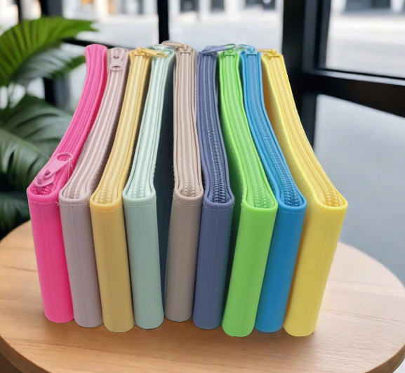 กระเป๋าแบบยาว,กระเป๋าอเนกประสงค์,กระเป๋าซิลิโคน,กระเป๋าใส่เศษเหรียญ,ขนาด20*11*2cm