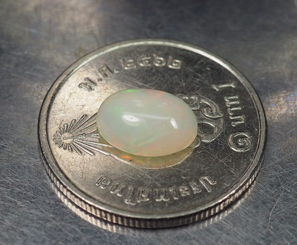 โอปอลหลากสี (Opal) 0.90 กะรัต