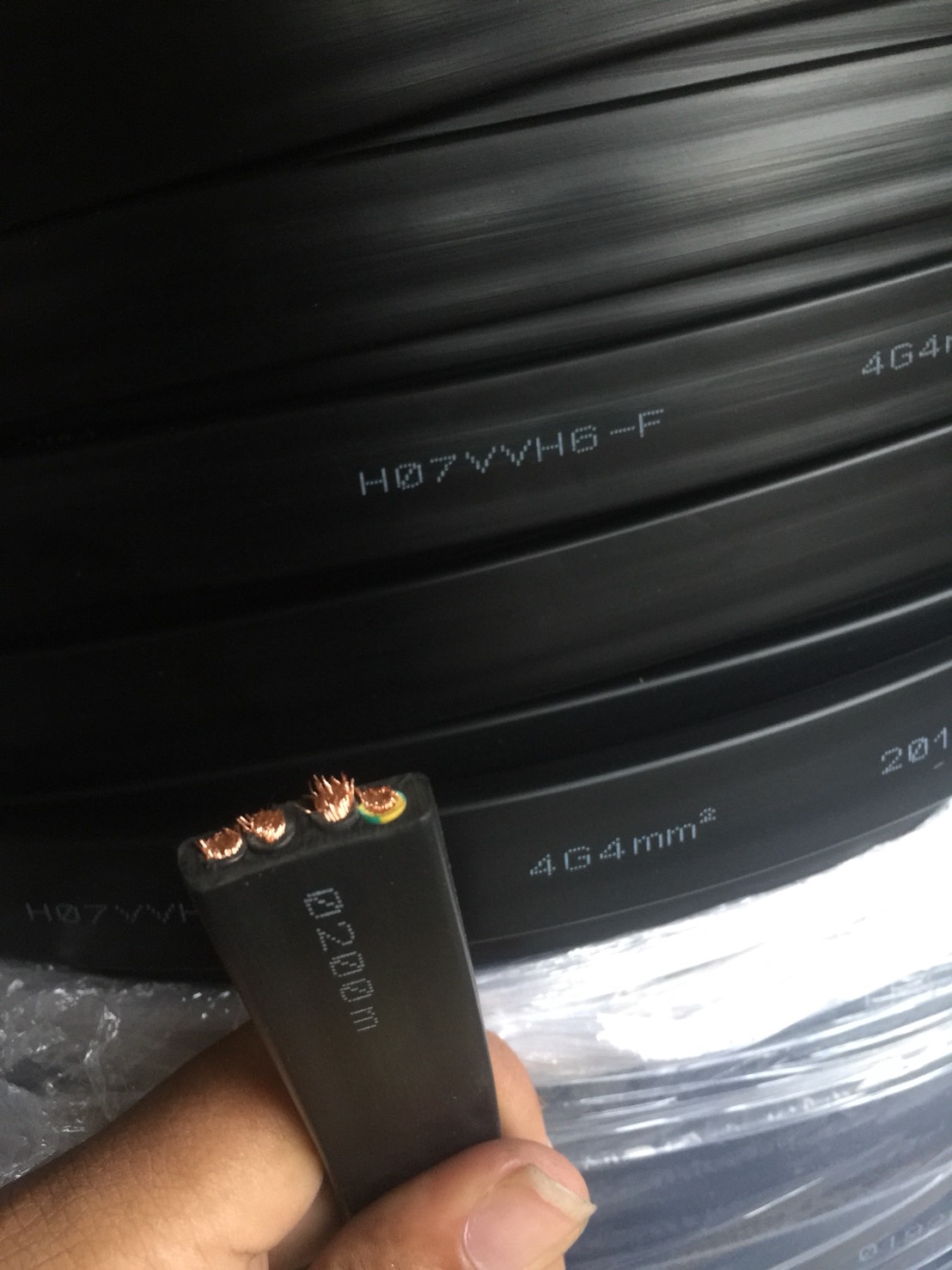 สายไฟแบน4X4 mm2 /สายแพรเครน/สายไฟแบนรอกเครนไฟฟ้า/ Flat Flexible Crane Cable 4G4 mm2 ( ขายเป็นเมตร )