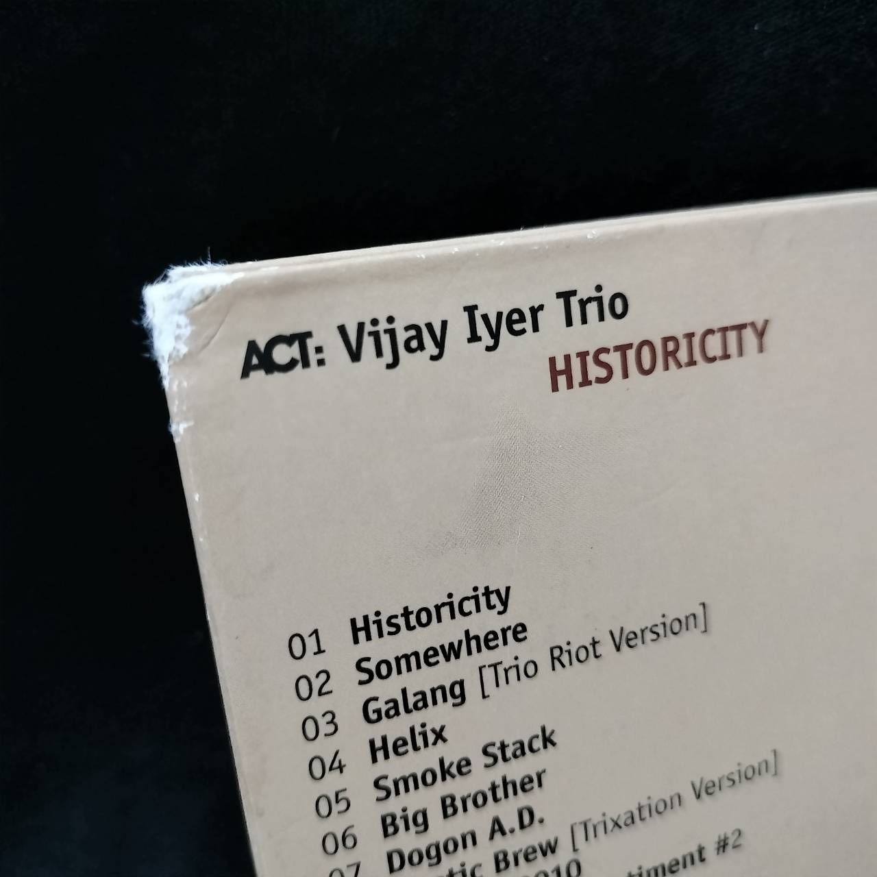 Vijay Iyer With Stephan Crump & Marcus Gilmore – Historicity / GERMANY / มุมกล่องกระดาษมีตำหนิ / มีรอยบ้าง