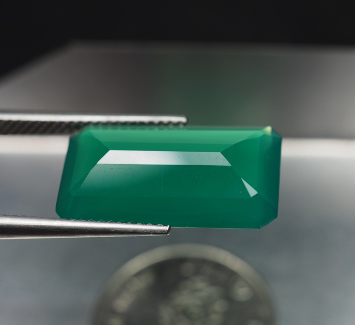 คาลซิโดนีสีเขียว (Green Chalcedony) 8 กะรัต