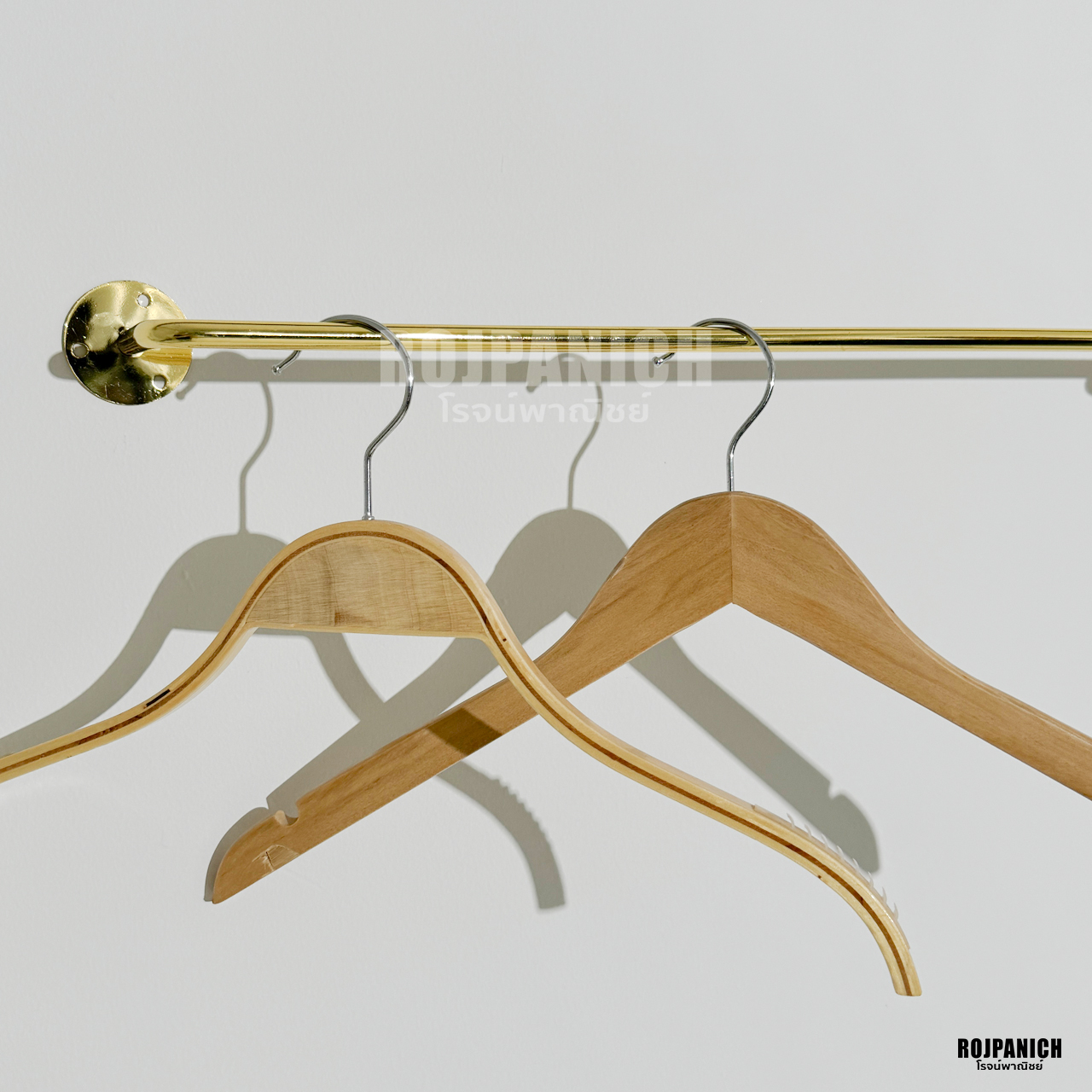 ราวยึดผนังสีทอง