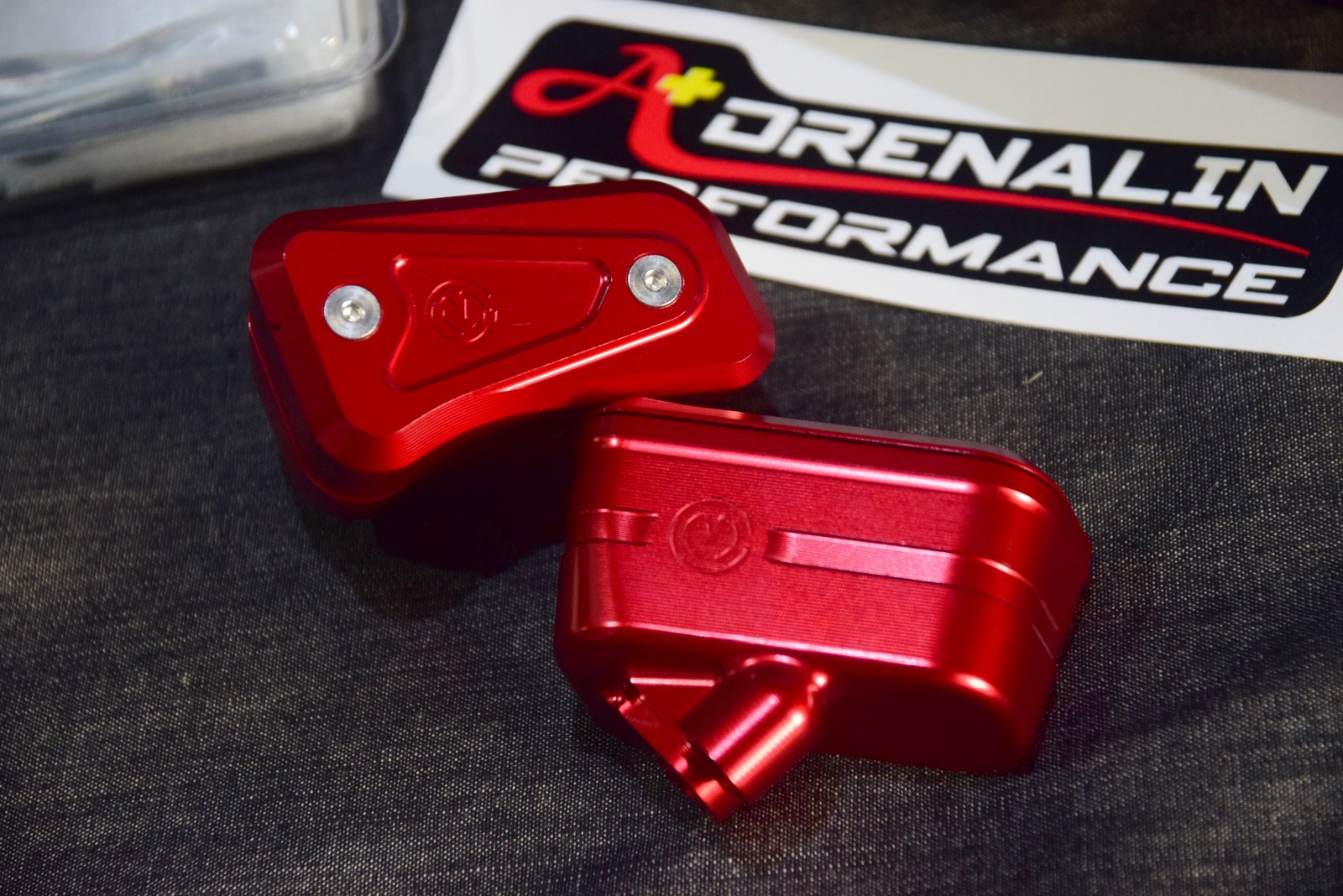 กระปุกน้ำมัน motocorse สำหรับใฃ้กับ ปั๊มเบรค ปั๊มคลัทช์ Brembo โลโก้แดง โลโก้ขาว , Rossi ราคา/ข้าง