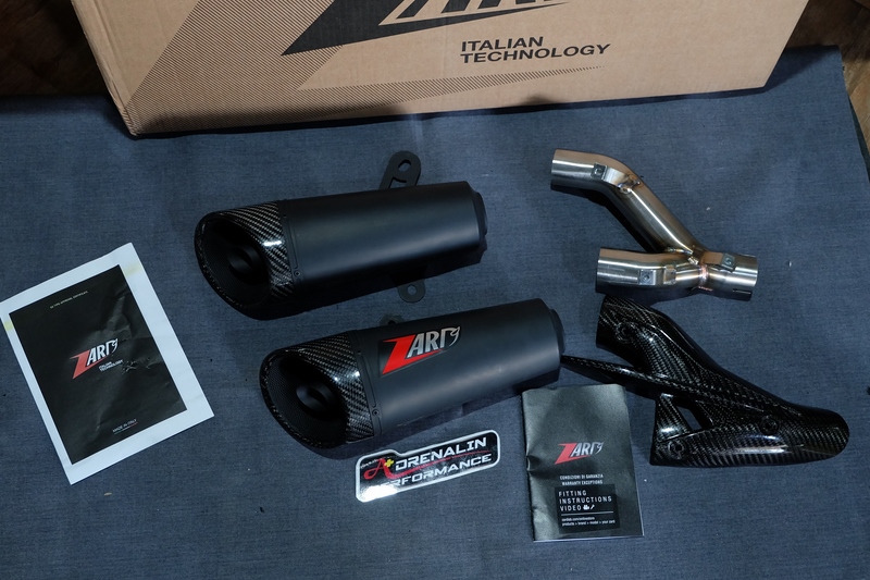 ท่อ Zard สลิปออนคู่ สีดำ สำหรับ Monster 937 (For Exhibition only)