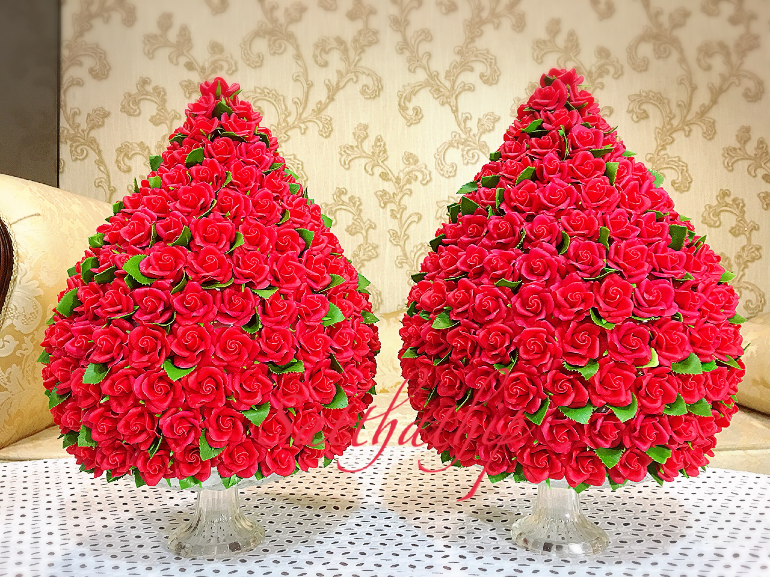 พานพุ่มดอกกุหลาบ ประดิษฐ์จากดิน [11 นิ้ว 12,600 บาท/คู่]