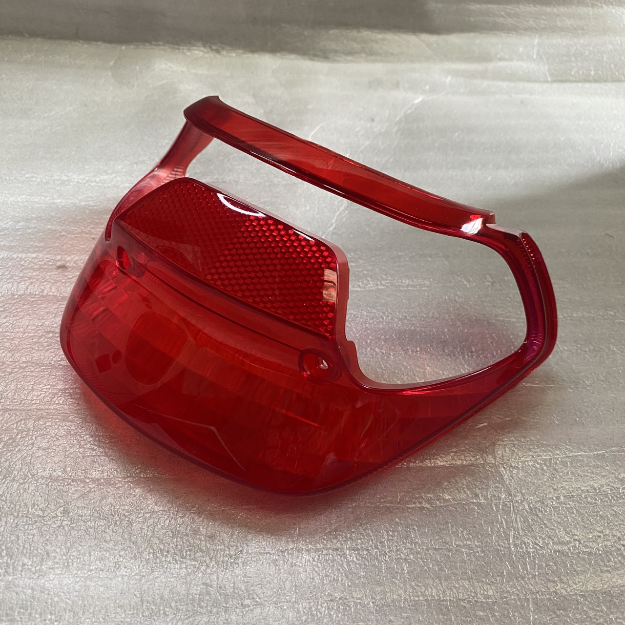 33701-KPW-901 เลนส์สะท้อนแสงตัวในไฟท้าย DREAM125 2002,2007 อะไหล่แท้ HONDA