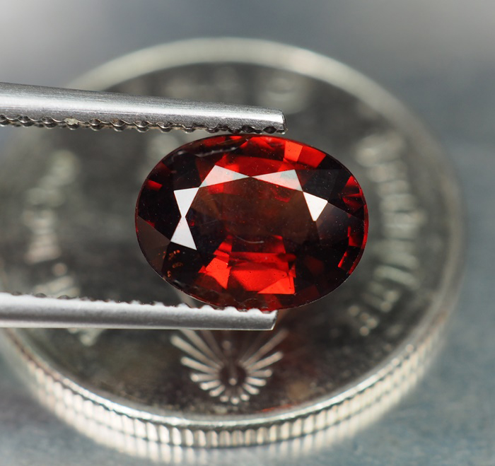 พลอยโกเมน (Garnet) 1.87 กะรัตแดงสวย