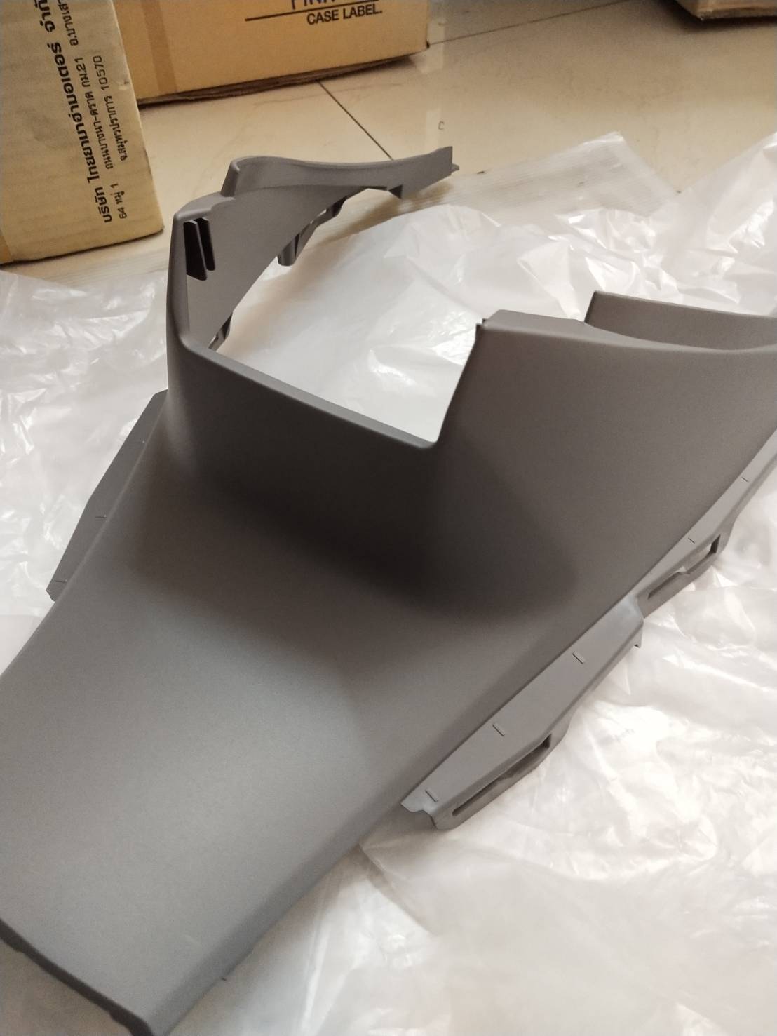 ฝาครอบใต้เบาะสีเทา FINN 2019 (006A,RG) อะไหล่แท้ YAMAHA B6F-F842N-10