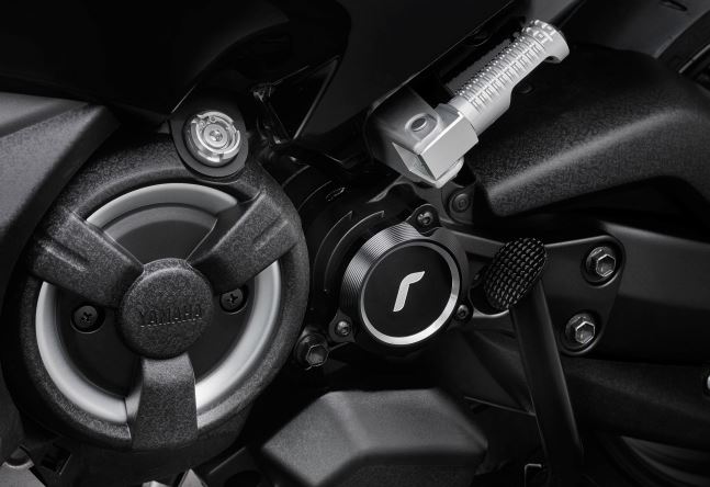 ปิดรูน๊อตสวิงอาร์ม ฝั่งซ้าย Rizoma สำหรับ TMax 560 2017+ ชิ้นเล็ก