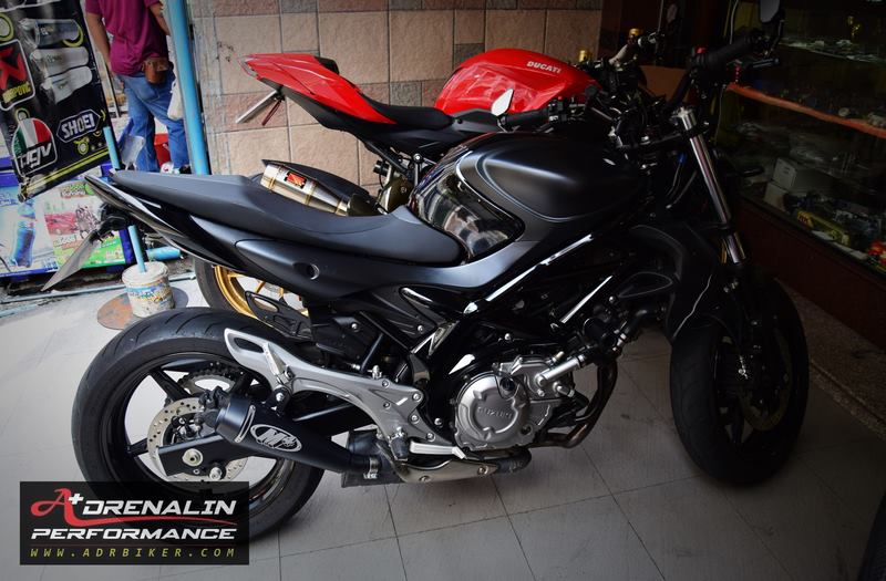 ท่อ M4 ทรง GP Black slip-on สำหรับ Gladius 650 09-16 (For Exhibition only)