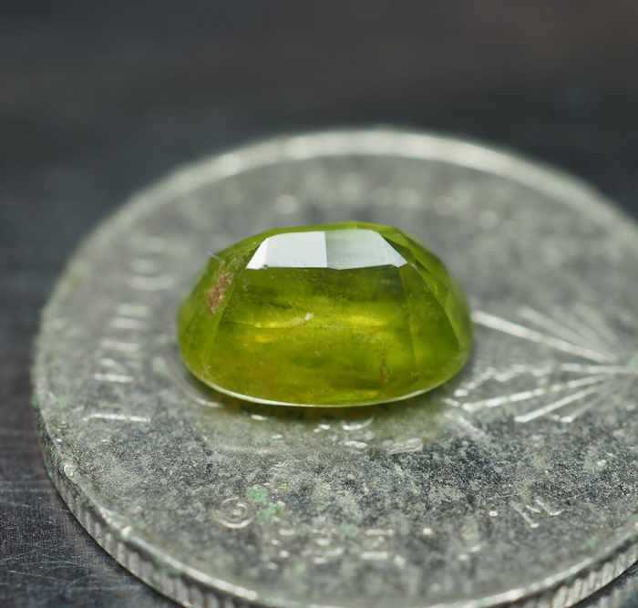 พลอยแท้สฟีน (Sphene) 2.25 กะรัต