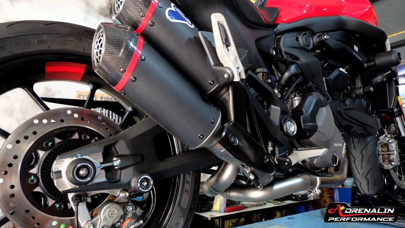 ท่อคู่ Racing termignoni สำหรับ Monster 937 ducati performance ท่อดำปากคาร์บอน พร้อมคอกลาง แทนที่แคต (For Exhibition only)