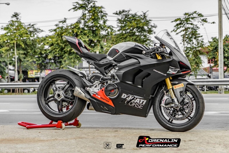 ท่อ Akrapovic full system สำหรับ Panigale V4 (For Exhibition only)