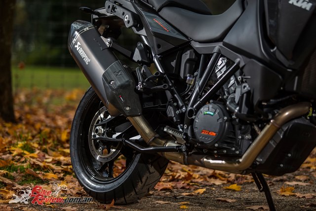 ท่อ akrapovic แบบสลิปออน สำหรับ KTM 1190, 1290 adventure (For Exhibition only)